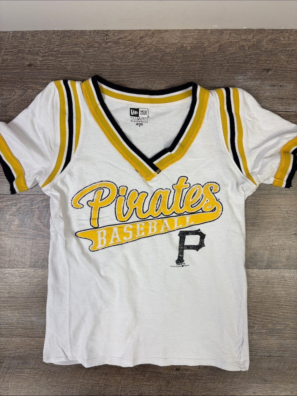New Era Pittsburgh Pirates Baseball Mesh V-Neck Jersey Tee White Medium